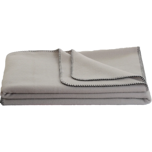 Decke INN in Hellgrau Grau von Steinbeck Größe 150x200 cm