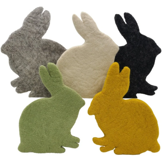 Filz Untersetzer in Hasen-Form in Grün Muster Hase von Frida Feeling Größe 19x23 cm