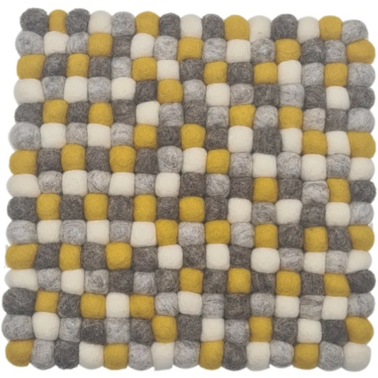 Filz Untersetzer quadratisch mit kleinen Kugeln in Creme+Hellgrau+Grau+Gelb Creme+Grau+Grau+Gelb Muster Bunt von Frida Feeling Größe 21x21 cm