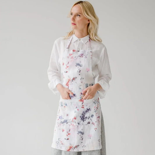 Leinen Alltagsschürze Blumen in Weiß+Lila+Orange Muster Blumen von Linen Tales Größe 54 cm breit+ 77 cm lang