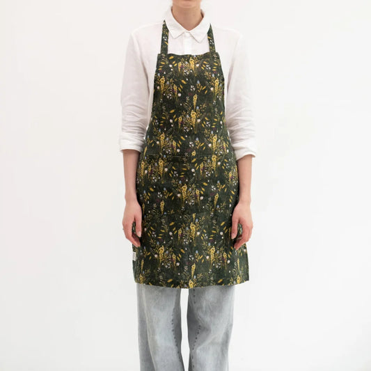 Leinen Alltagsschürze Gräser in Dunkelgrün+Gelb Grün+Gelb Muster Gräser von Linen Tales Größe 70 cm breit+ 82 cm lang