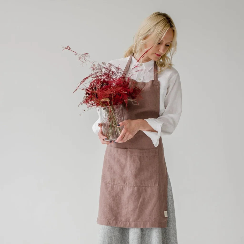 Leinen Alltagsschürze in Altrosa Rosa von Linen Tales Größe 54 cm breit+ 77 cm lang
