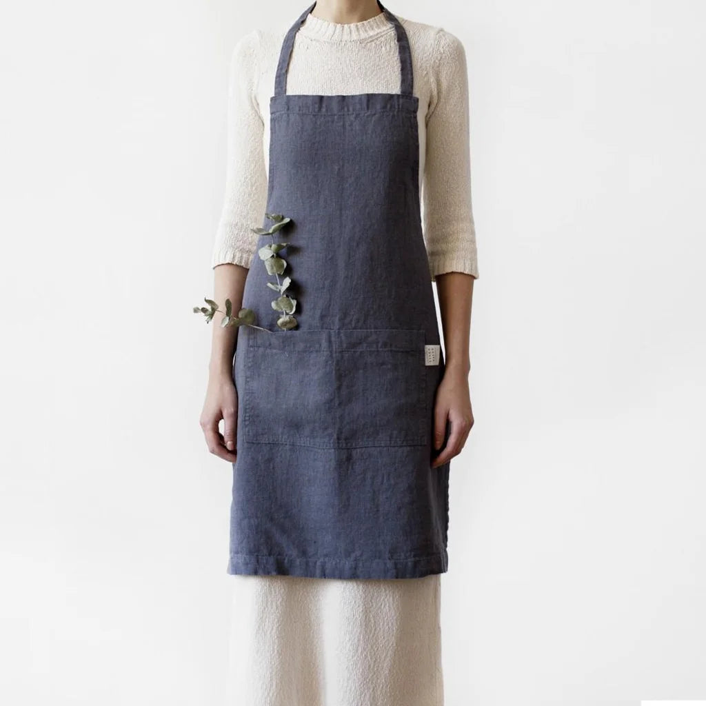 Leinen Alltagsschürze in Anthrazit Grau von Linen Tales Größe 70 cm breit+ 82 cm lang