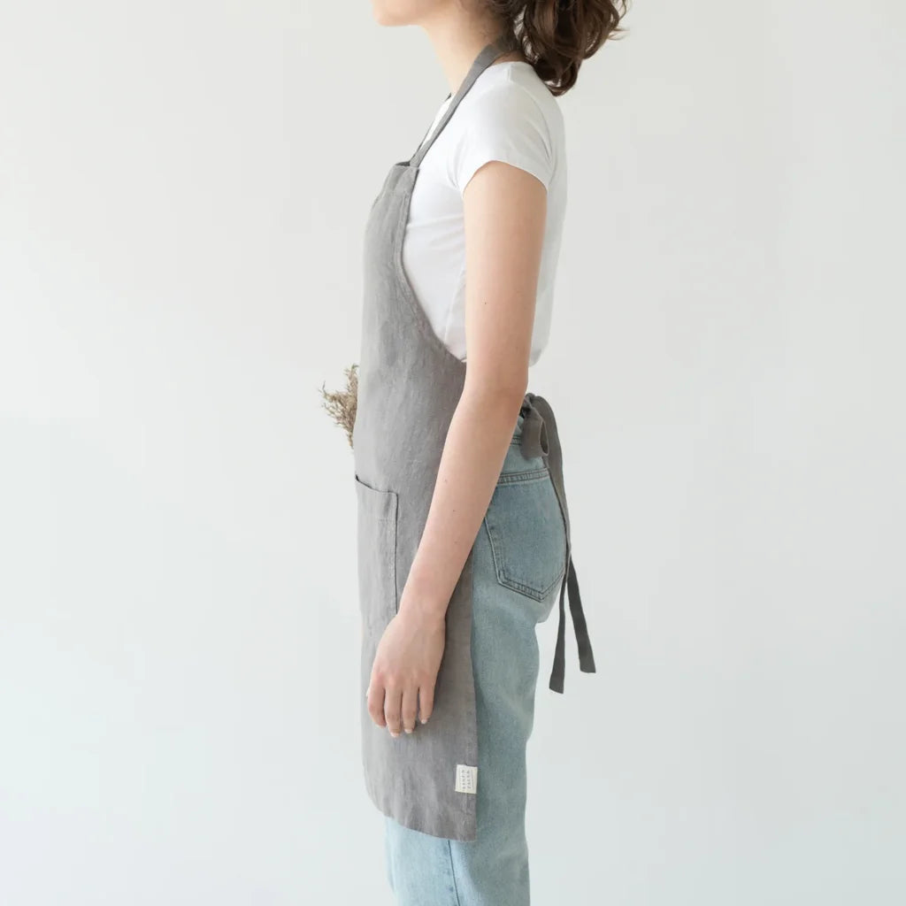 Leinen Alltagsschürze in Grau von Linen Tales Größe 54 cm breit+ 77 cm lang
