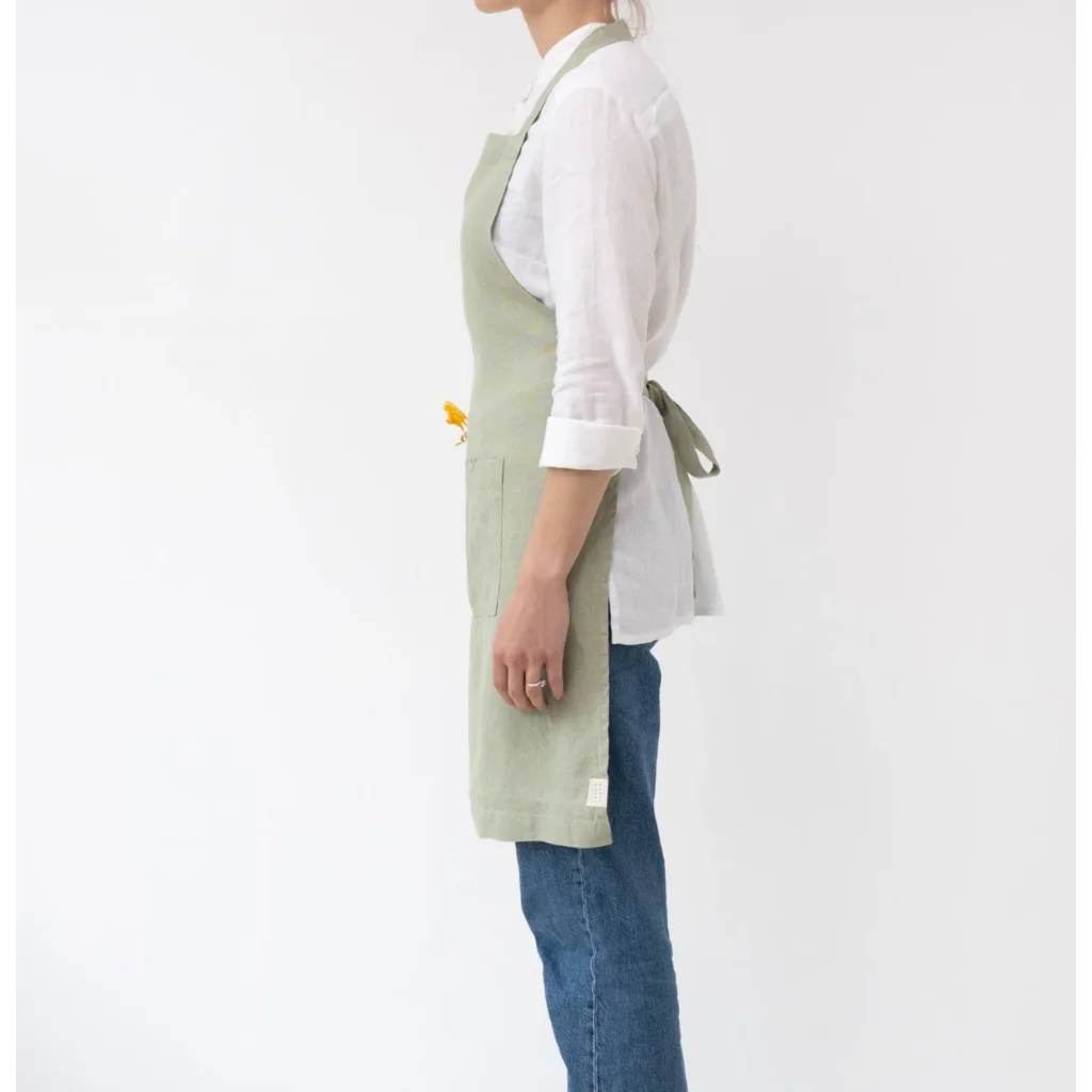 Leinen Alltagsschürze in Hellgrün Grün von Linen Tales Größe 54 cm breit+ 77 cm lang