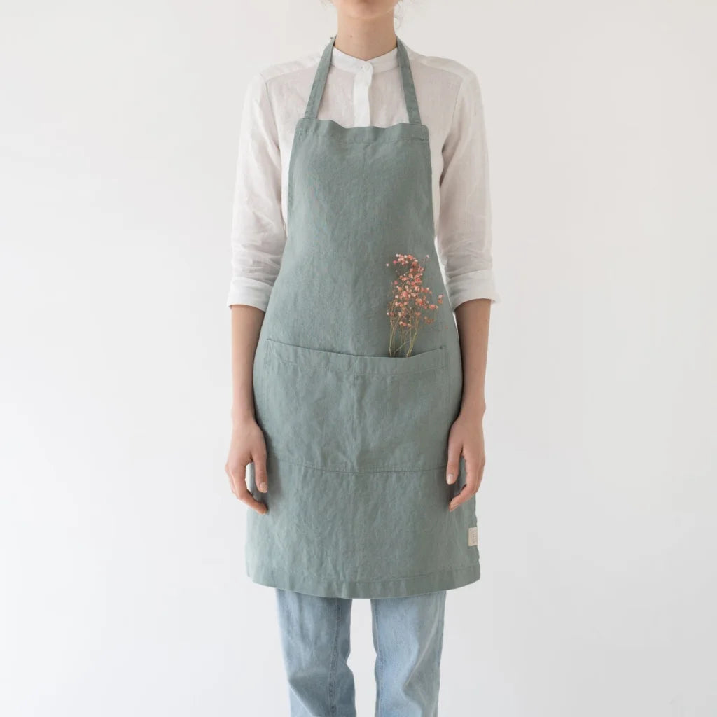 Leinen Alltagsschürze in Mint Grün von Linen Tales Größe 70 cm breit+ 82 cm lang