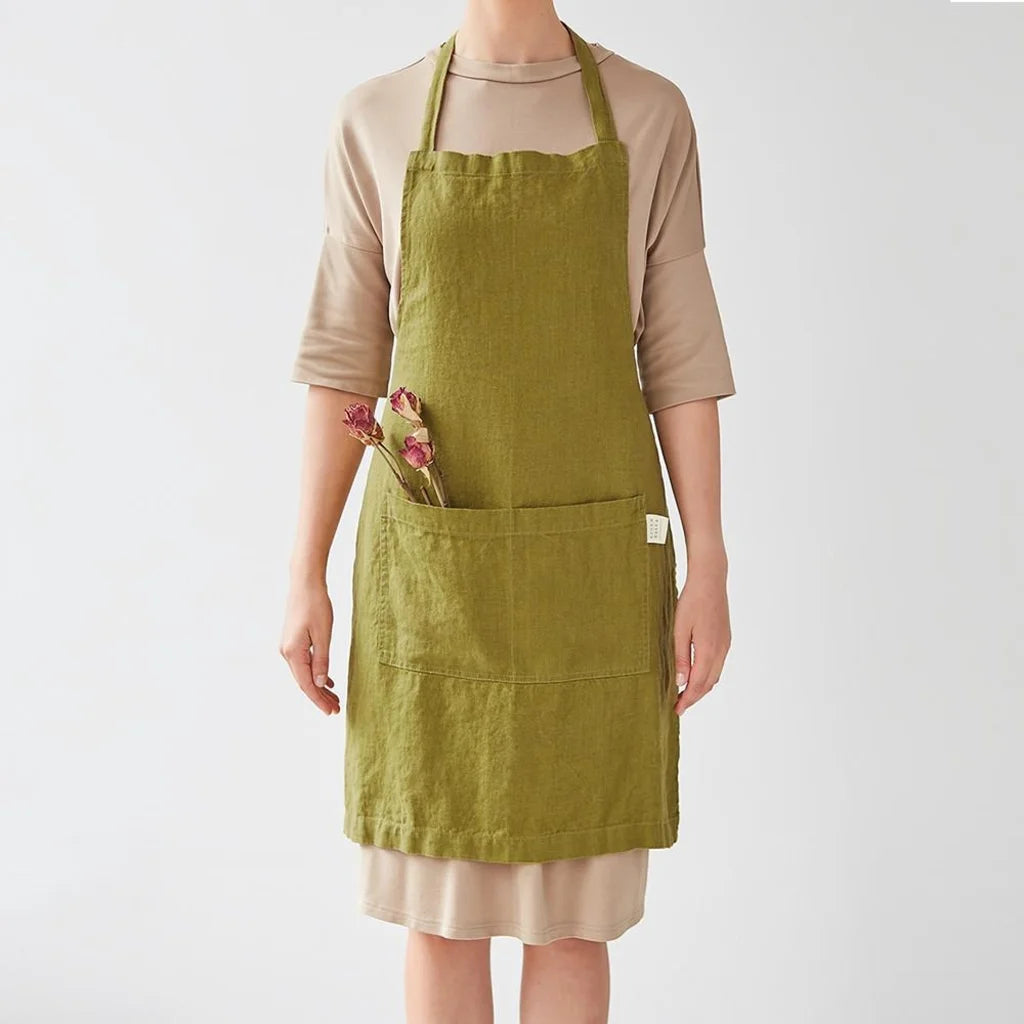 Leinen Alltagsschürze in Moosgrün Grün von Linen Tales Größe 70 cm breit+ 82 cm lang