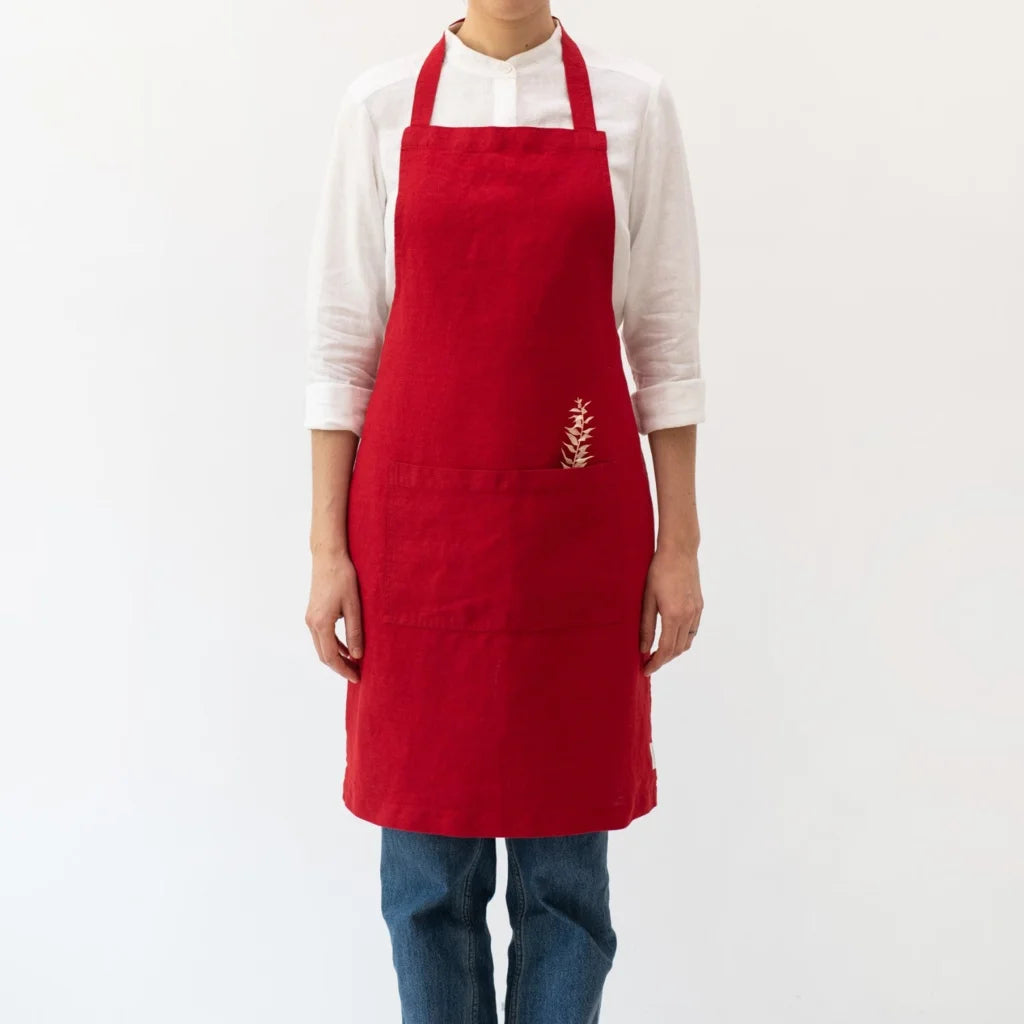 Leinen Alltagsschürze in Rot von Linen Tales Größe 70 cm breit+ 82 cm lang