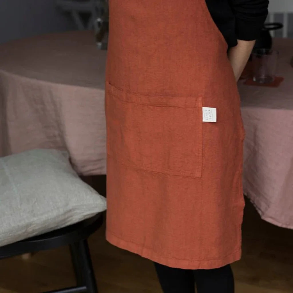 Leinen Alltagsschürze in Terra Orange von Linen Tales Größe 54 cm breit+ 77 cm lang
