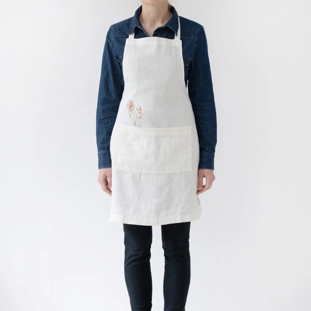 Leinen Alltagsschürze in Weiß von Linen Tales Größe 70 cm breit+ 82 cm lang