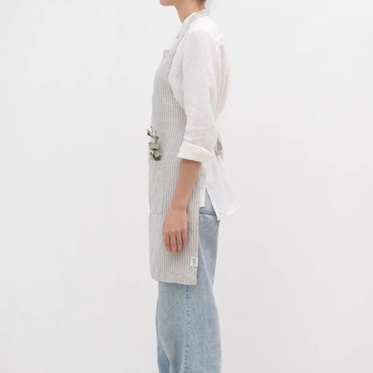 Leinen Alltagsschürze Streifen in Hellgrau+Blau Grau+Blau Muster Streifen von Linen Tales Größe 54 cm breit+ 77 cm lang