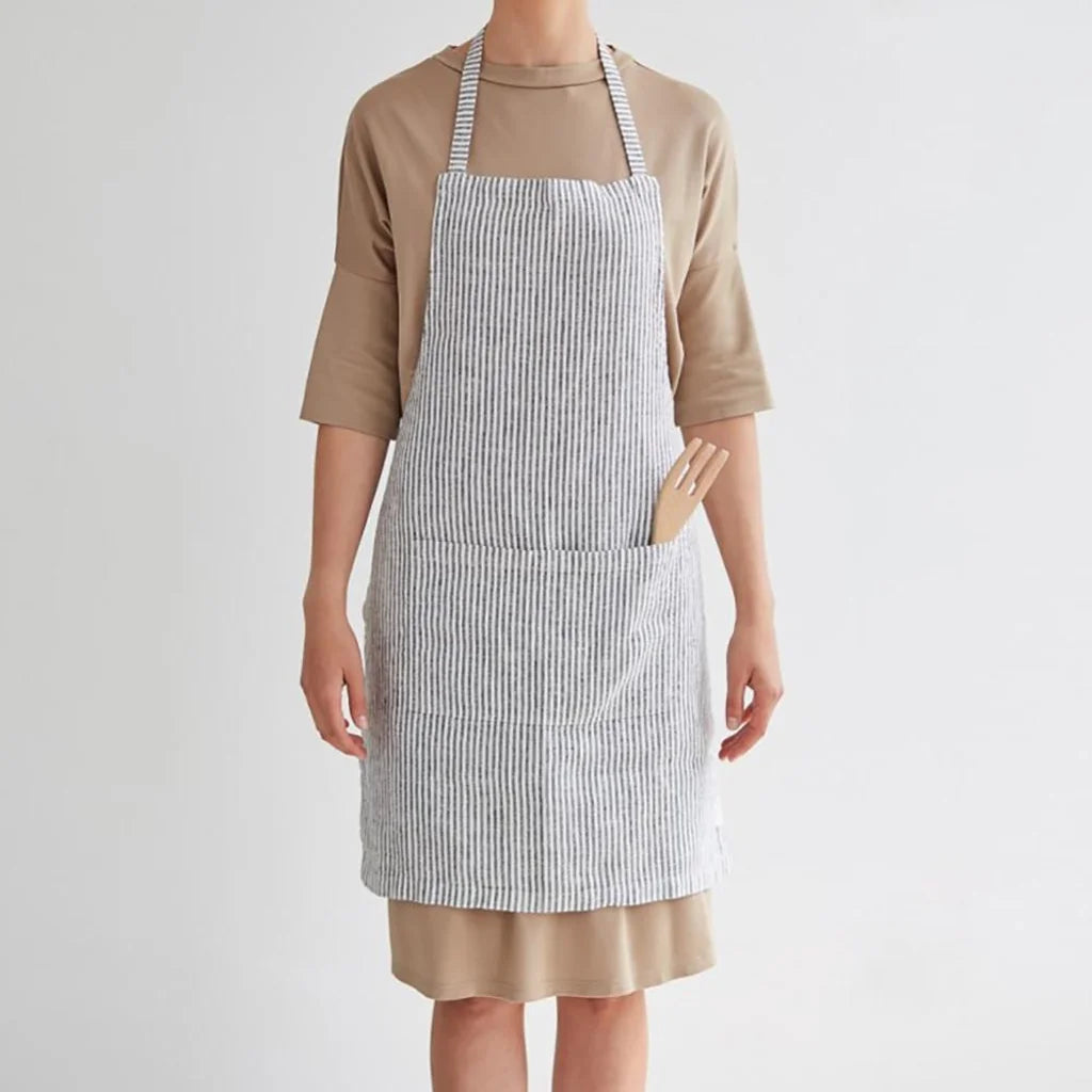 Leinen Alltagsschürze Streifen in Weiß+Anthrazit Weiß+Grau Muster Streifen von Linen Tales Größe 70 cm breit+ 82 cm lang