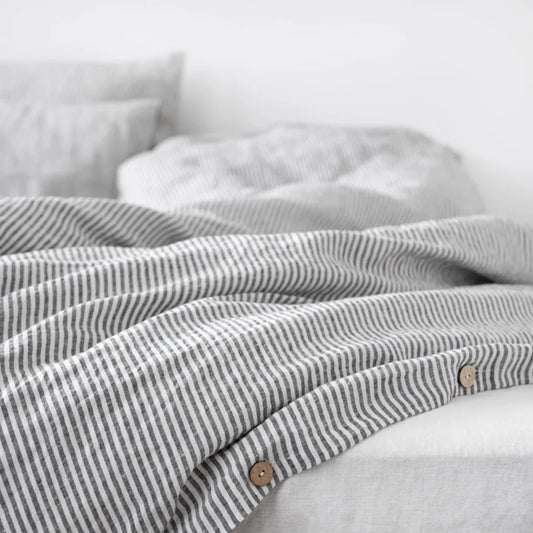 Leinen Bettwäsche Streifen Bettbezug in Weiß+Anthrazit Weiß+Grau Muster Streifen von Linen Tales Größe 135x200 cm