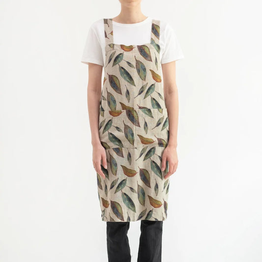 Leinen Crossback-Schürze Blätter in Creme+Grün+Orange Muster Blätter von Linen Tales Größe 94 cm breit+ 83 cm lang