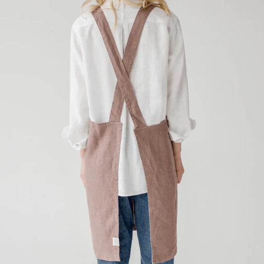 Leinen Crossback-Schürze in Altrosa Rosa von Linen Tales Größe 94 cm breit+ 83 cm lang
