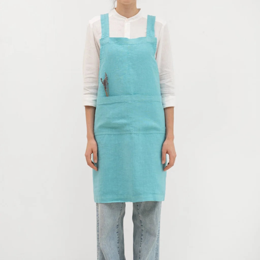 Leinen Crossback-Schürze in Atlantik Blau von Linen Tales Größe 94 cm breit+ 83 cm lang