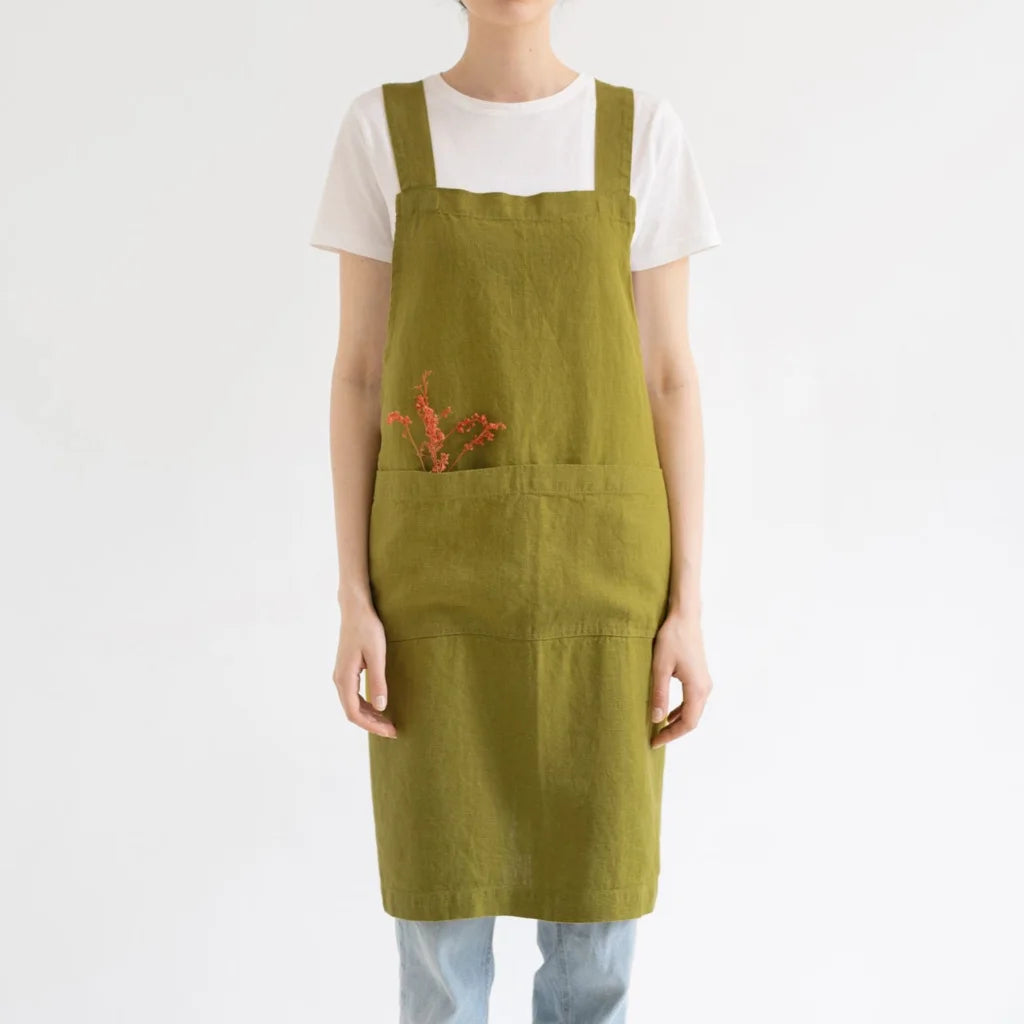 Leinen Crossback-Schürze in Moosgrün Grün von Linen Tales Größe 94 cm breit+ 83 cm lang