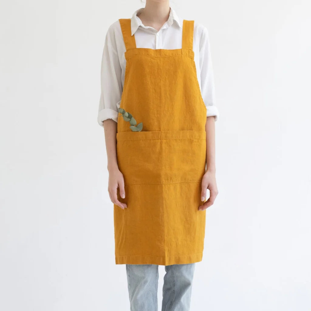 Leinen Crossback-Schürze in Orange von Linen Tales Größe 94 cm breit+ 83 cm lang