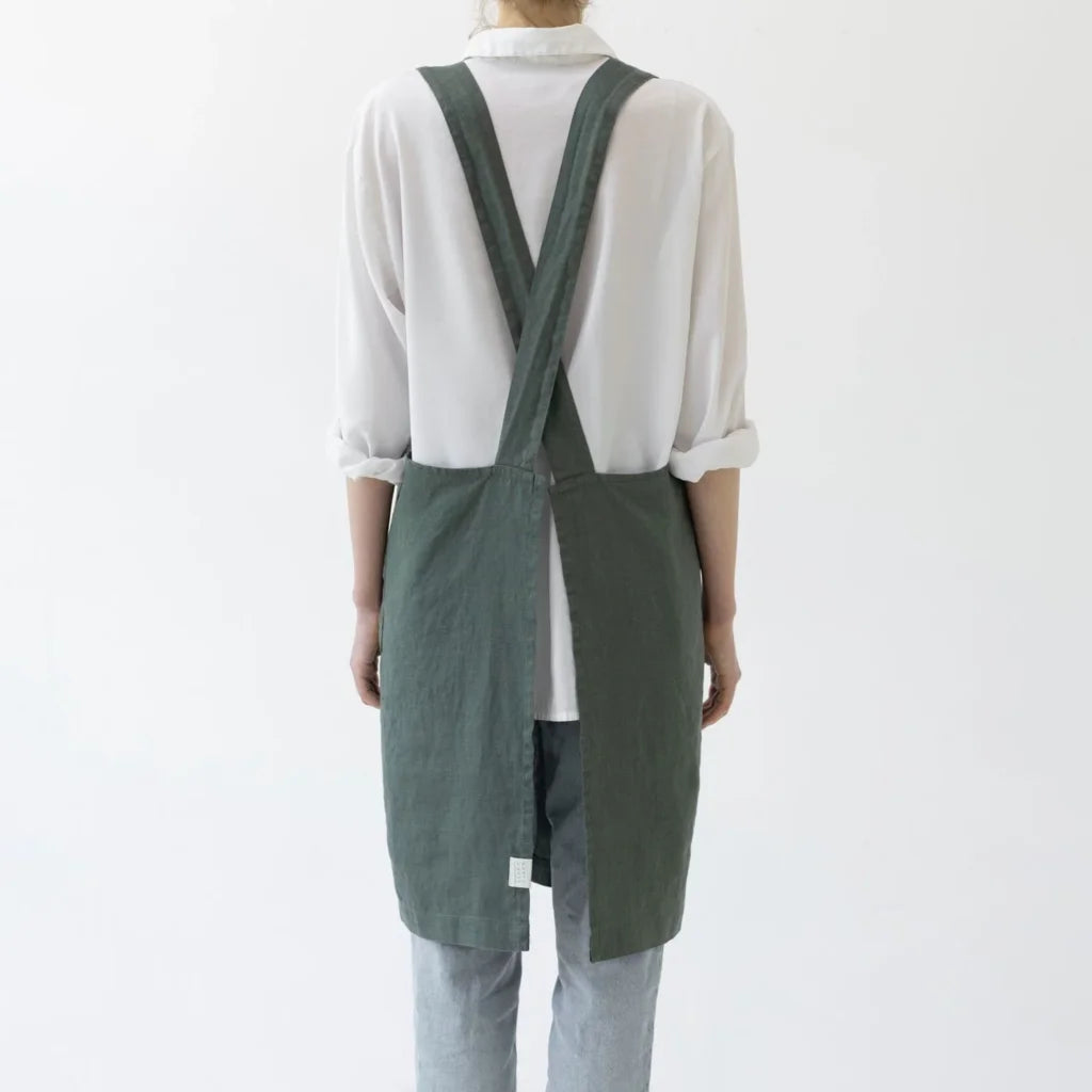 Leinen Crossback-Schürze in Waldgrün Grün von Linen Tales Größe 94 cm breit+ 83 cm lang