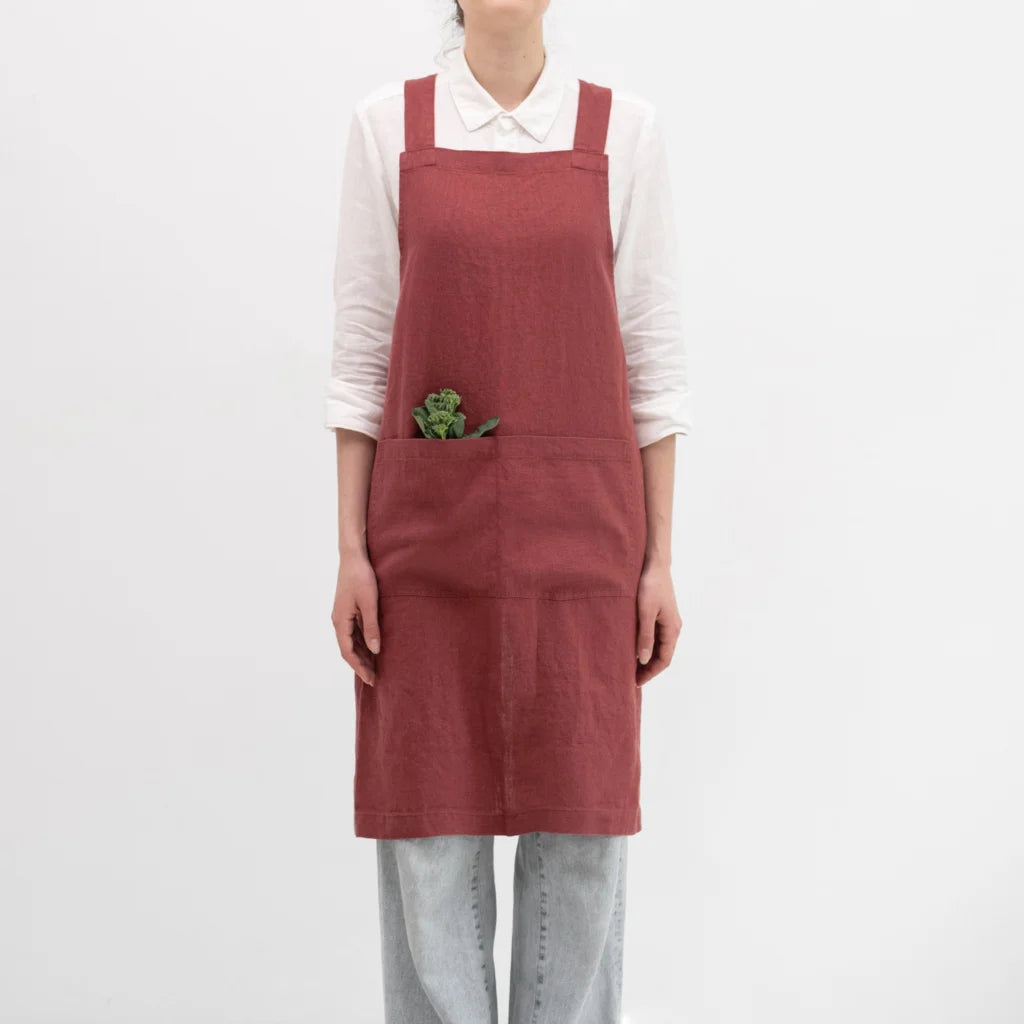 Leinen Crossback-Schürze in Weinrot Rot von Linen Tales Größe 94 cm breit+ 83 cm lang