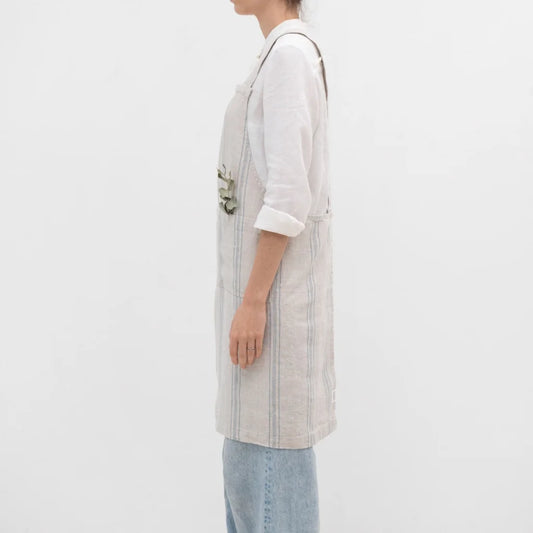 Leinen Crossback-Schürze Streifen in Hellgrau+Blau Grau+Blau Muster Streifen von Linen Tales Größe 94 cm breit+ 83 cm lang