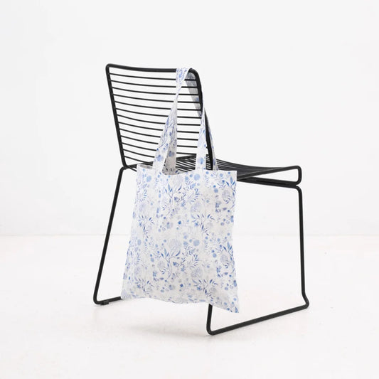 Leinen Einkaufstasche Blumen in Weiß+Blau Muster Blumen von Linen Tales Größe 38 cm breit+ 42 cm lang