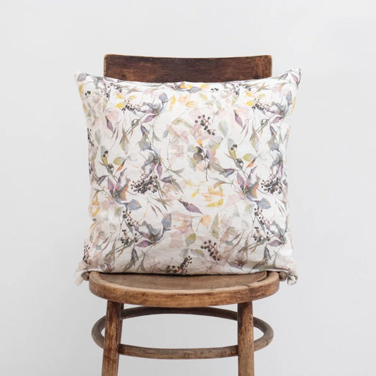 Leinen Kissenhülle Blumen in Weiß+Flieder+Gelb Weiß+Lila+Gelb Muster Blumen von Linen Tales Größe 40x40 cm