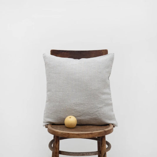 Leinen Kissenhülle Streifen in Hellgrau+Blau Grau+Blau Muster Streifen von Linen Tales Größe 40x40 cm