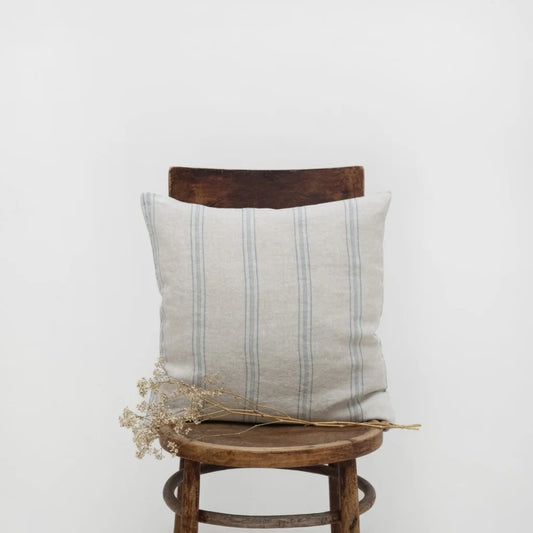 Leinen Kissenhülle Streifen in Hellgrau+Blau Grau+Blau Muster Streifen von Linen Tales Größe 40x60 cm