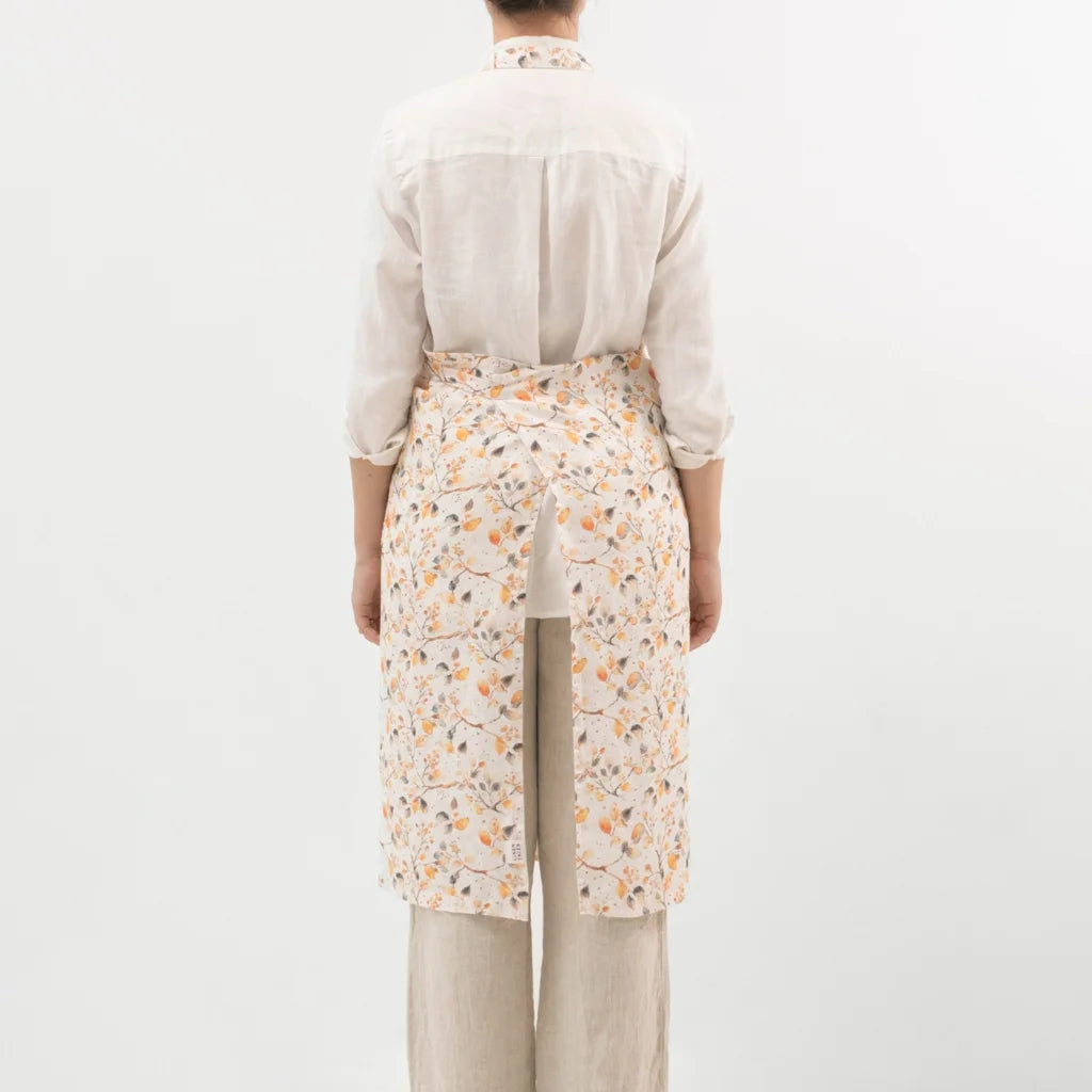 Leinen Kochschürze Blätter in Weiß+Orange+Grau Muster Blätter von Linen Tales Größe 100 cm breit+ 98 cm lang