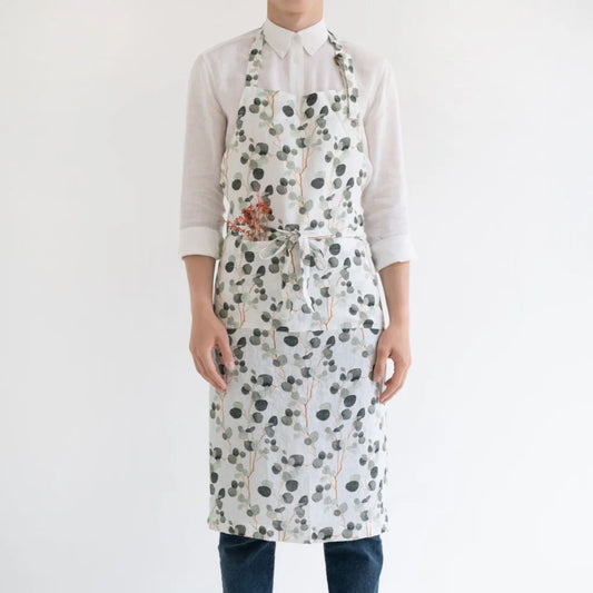 Leinen Kochschürze Eukalyptus in Weiß+Grün+Dunkelgrün Muster Eukalyptus von Linen Tales Größe 100 cm breit+ 98 cm lang