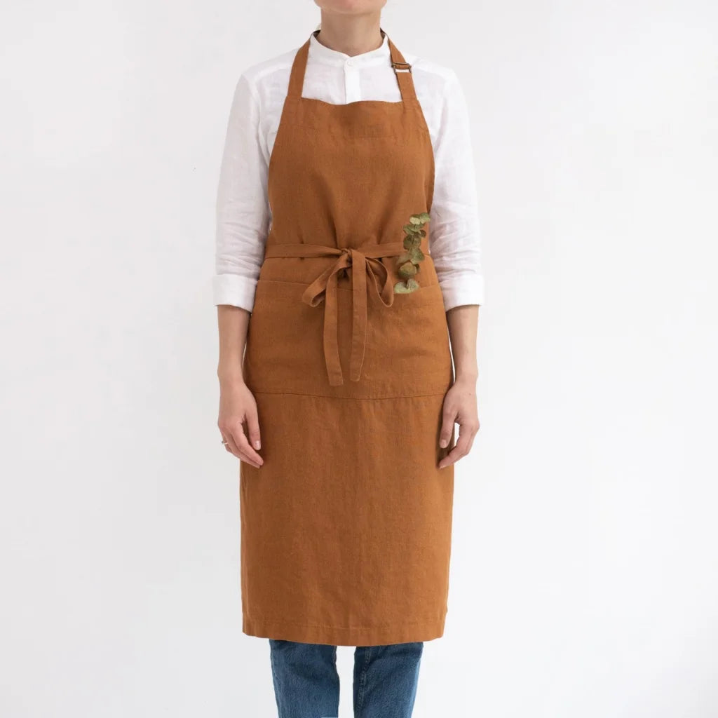 Leinen Kochschürze in Haselnuss Braun von Linen Tales Größe 100 cm breit+ 98 cm lang