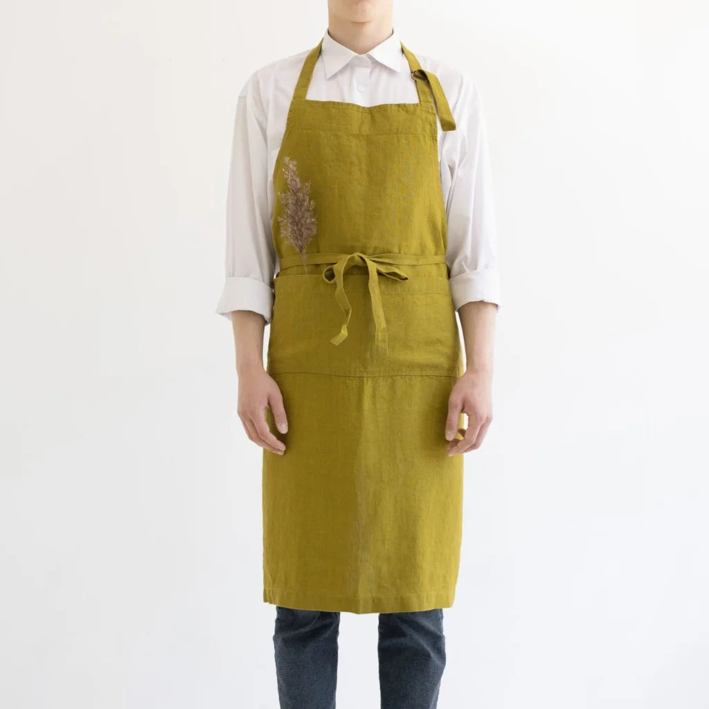 Leinen Kochschürze in Moosgrün Grün von Linen Tales Größe 100 cm breit+ 98 cm lang