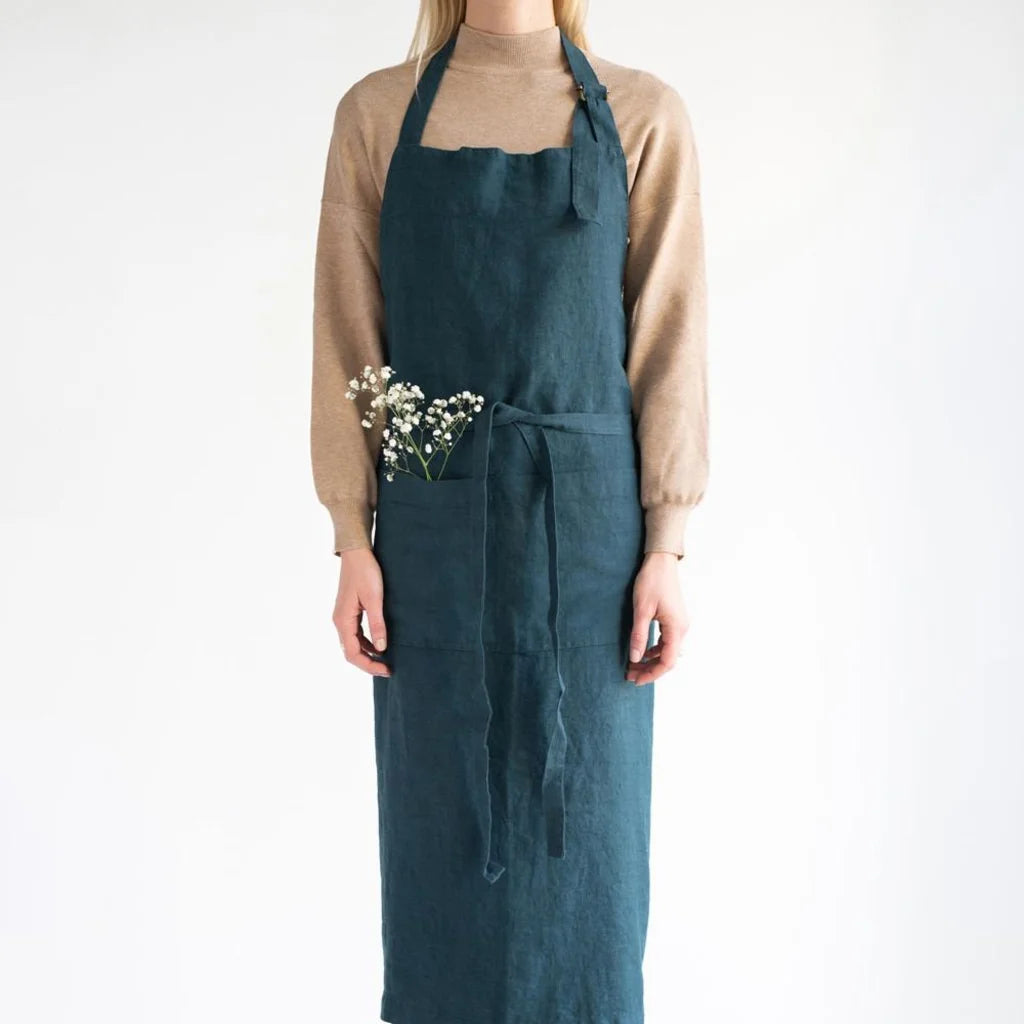 Leinen Kochschürze in Petrol Blau von Linen Tales Größe 100 cm breit+ 98 cm lang