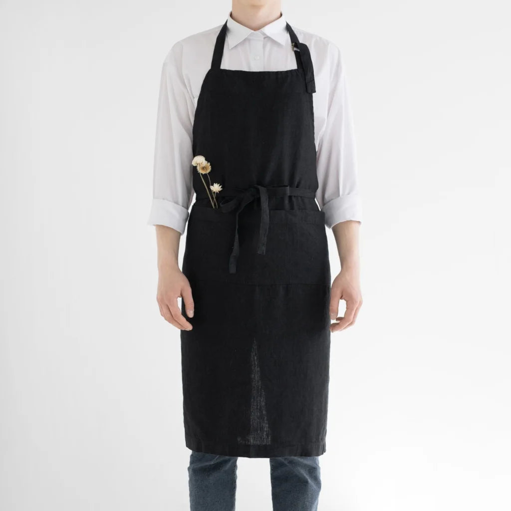 Leinen Kochschürze in Schwarz von Linen Tales Größe 100 cm breit+ 98 cm lang