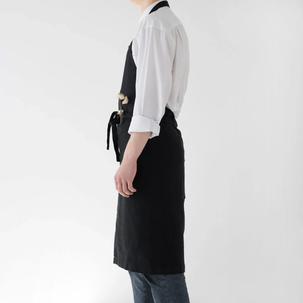 Leinen Kochschürze in Schwarz von Linen Tales Größe 100 cm breit+ 98 cm lang