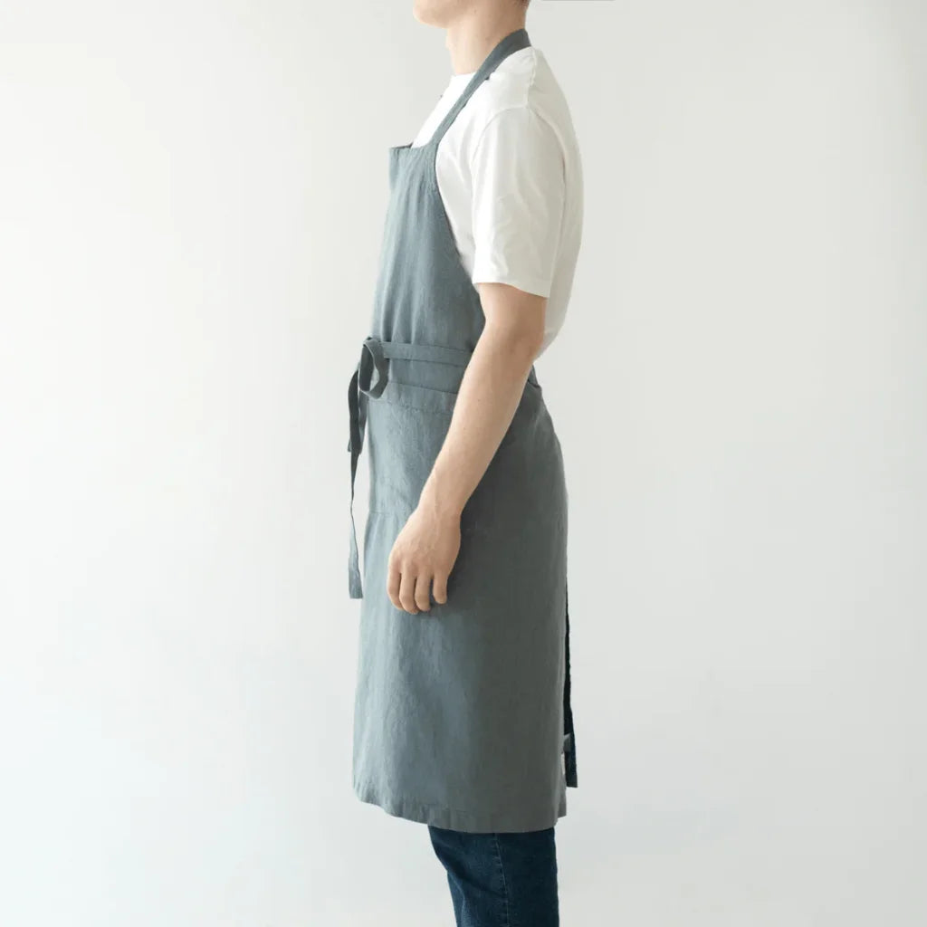 Leinen Kochschürze in Taubenblau Blau von Linen Tales Größe 100 cm breit+ 98 cm lang