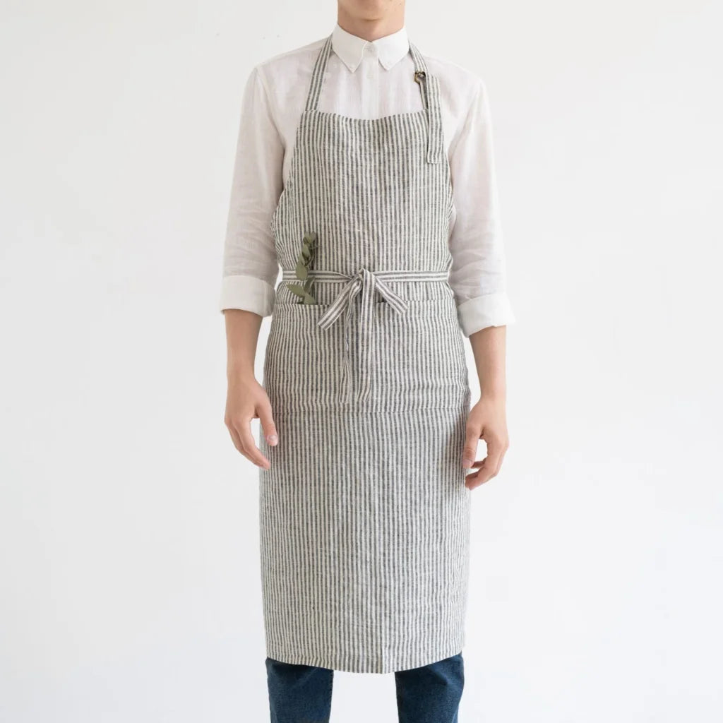 Leinen Kochschürze Streifen in Weiß+Anthrazit Weiß+Grau Muster Streifen von Linen Tales Größe 100 cm breit+ 98 cm lang