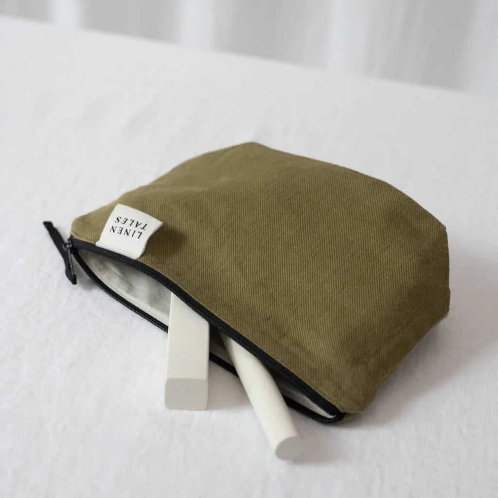 Leinen Kosmetiktasche in Olive Grün von Linen Tales Größe 21x14 cm