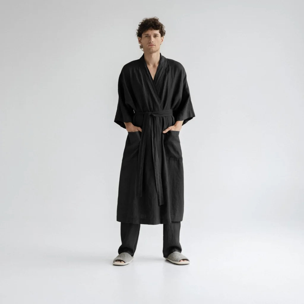 Leinen Morgenmantel in Schwarz von Linen Tales Größe L+XL