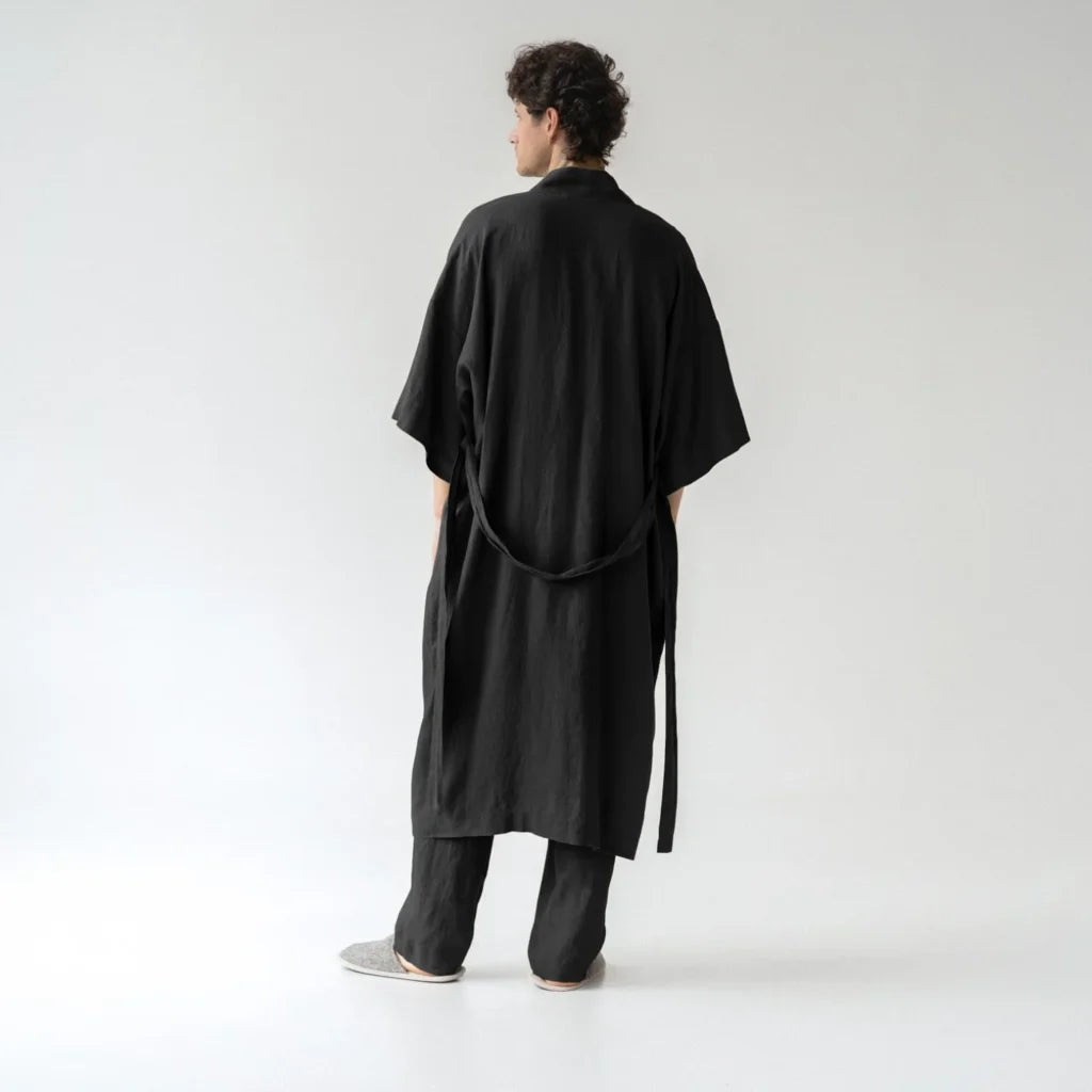 Leinen Morgenmantel in Schwarz von Linen Tales Größe S+M