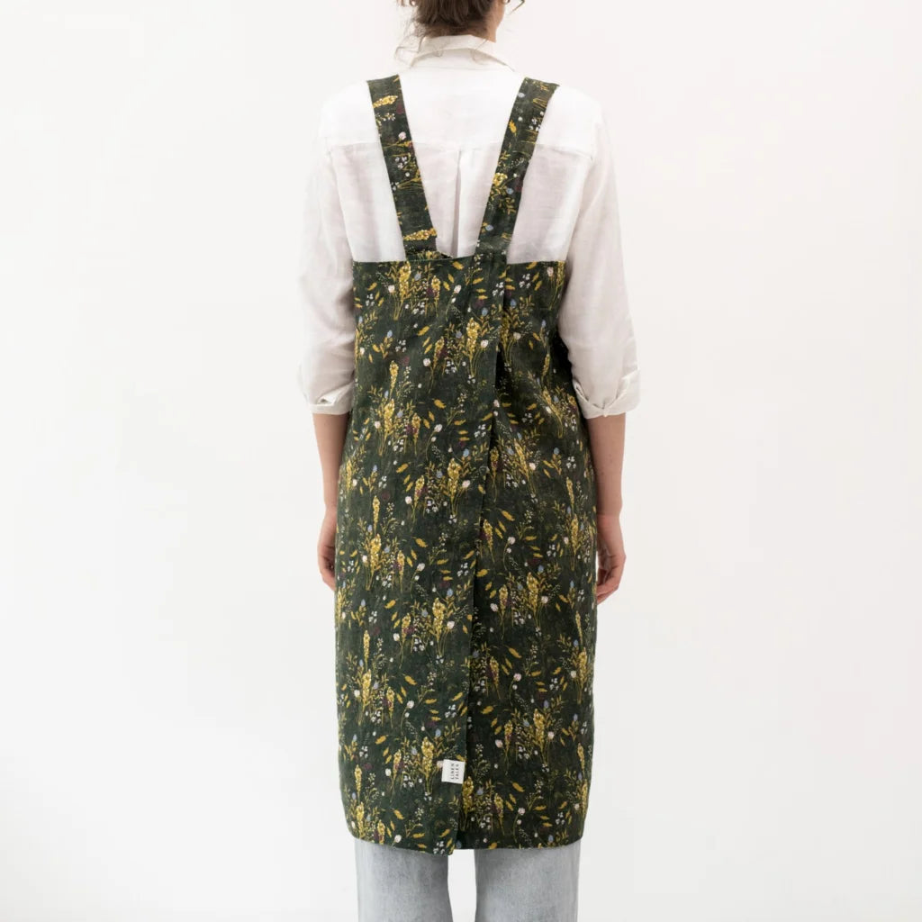 Leinen Pinafore-Schürze Gräser in Dunkelgrün+Gelb Grün+Gelb Muster Gräser von Linen Tales Größe 114 cm breit+ 83 cm lang
