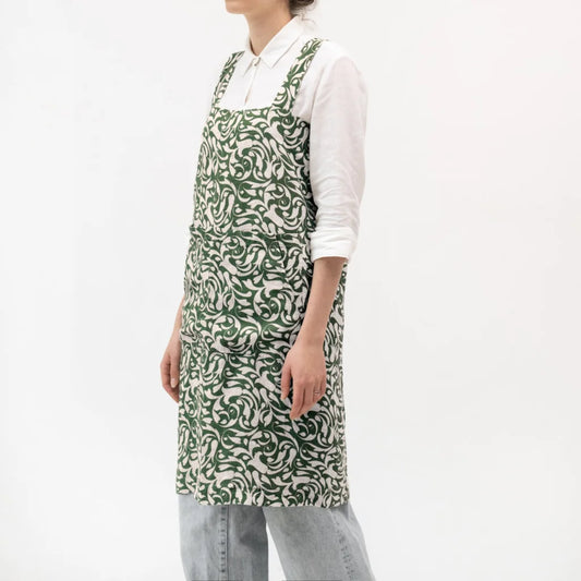 Leinen Pinafore-Schürze Ranke in Grün+Beige Muster Ranke von Linen Tales Größe 114 cm breit+ 83 cm lang
