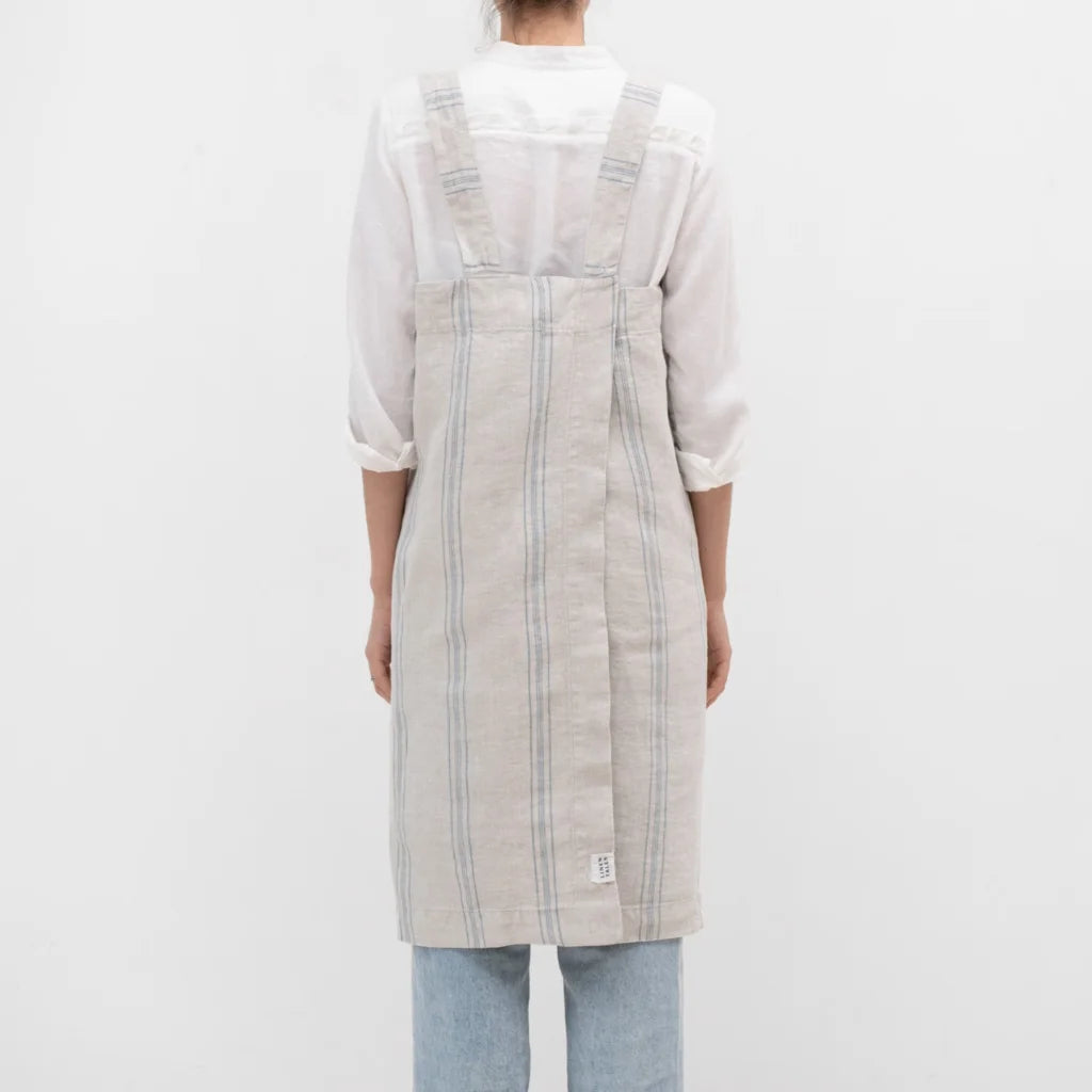 Leinen Pinafore-Schürze Streifen in Hellgrau+Blau Grau+Blau Muster Streifen von Linen Tales Größe 114 cm breit+ 83 cm lang