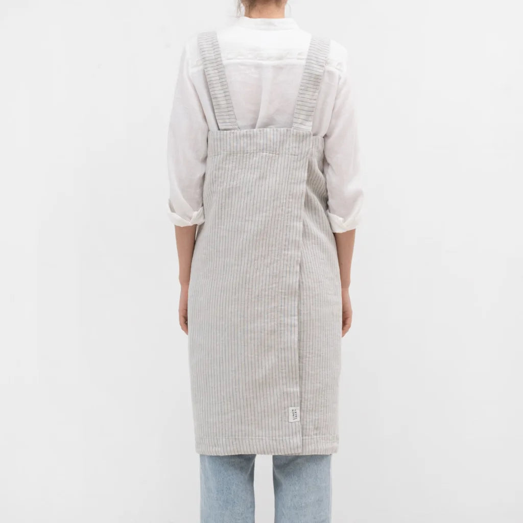 Leinen Pinafore-Schürze Streifen in Hellgrau+Blau Grau+Blau Muster Streifen von Linen Tales Größe 114 cm breit+ 83 cm lang