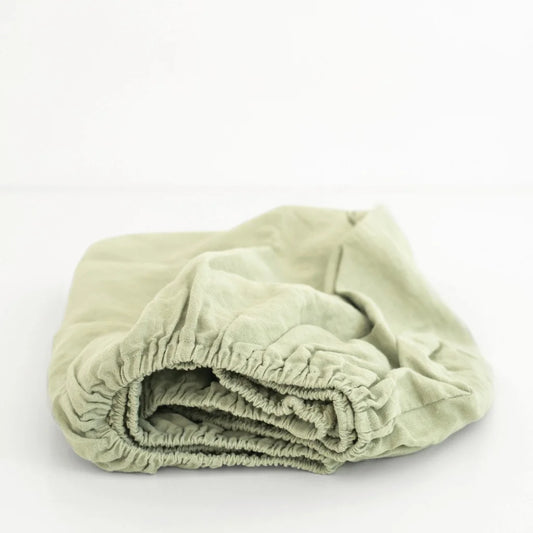 Leinen Spannbettlaken für Kinder-Matratzen in Hellgrün Grün von Linen Tales Größe 70x140 cm