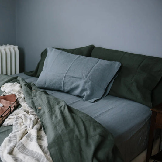 Leinen Spannbettlaken für Matratzen in Standardgröße - Doppelbett in Taubenblau Blau von Linen Tales Größe 180x200 cm