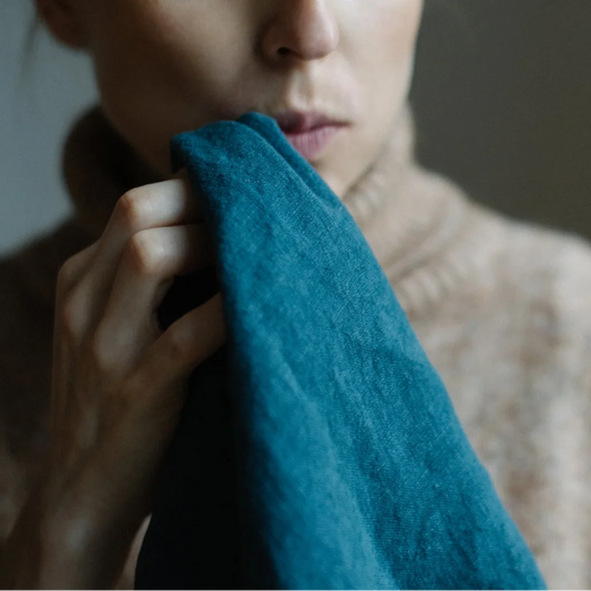 Leinen Stoffserviette 2er-Pack in Petrol Blau von Linen Tales Größe 40x40 cm