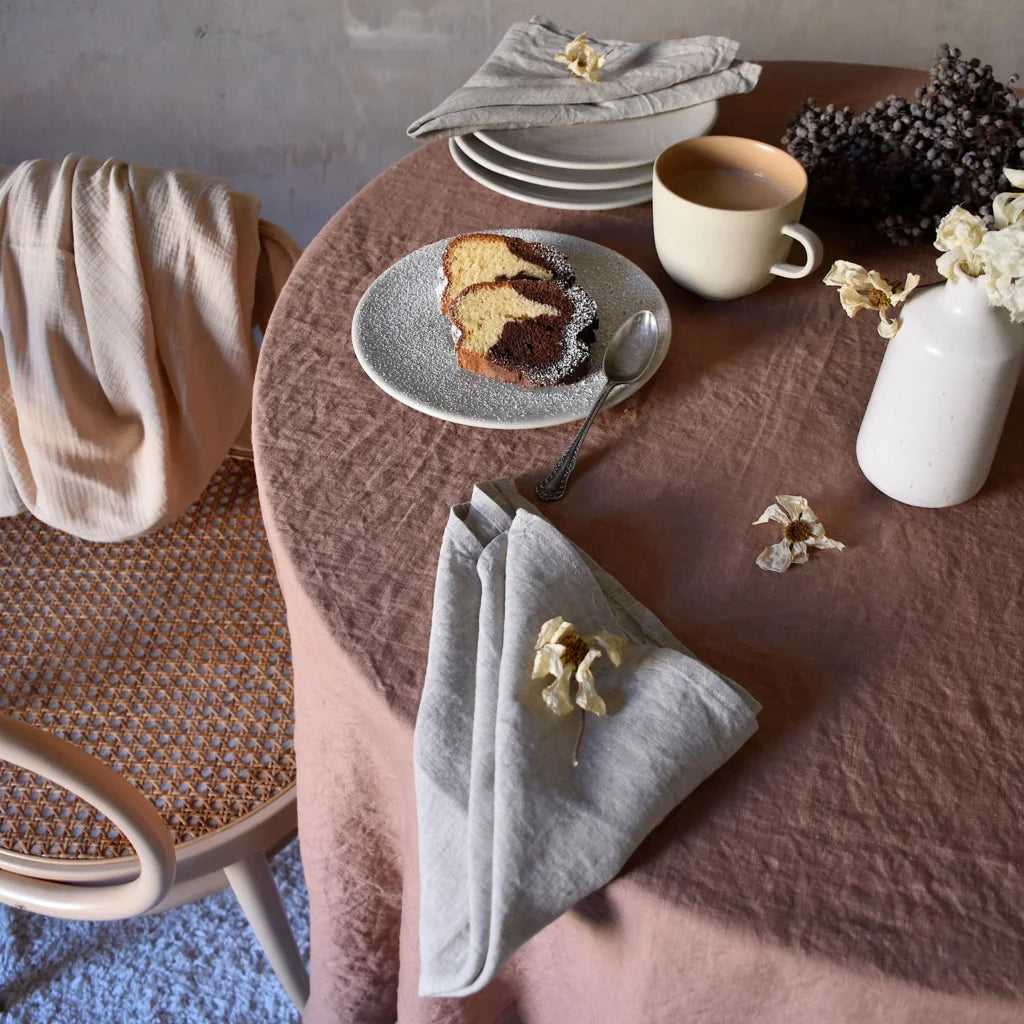 Leinen Stoffserviette 2er-Pack in Stein Grau von Linen Tales Größe 40x40 cm