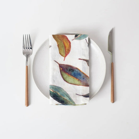 Leinen Stoffserviette Blätter 2er-Pack in Weiß+Grün+Orange Muster Blätter von Linen Tales Größe 45x45 cm